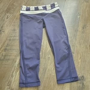 Lululemon blue and white cropped leggings